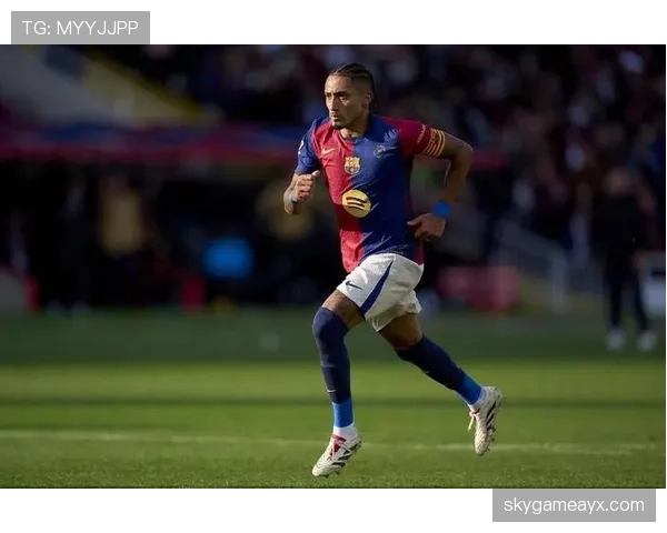 拉菲尼亚：现代左脚边锋的战术角色解析