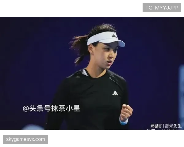 王欣瑜赛后啃汉堡的样子，跟她在场上轰ace时真是同一个人？